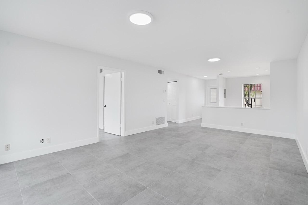 737 Nantucket Circle - Photo 2
