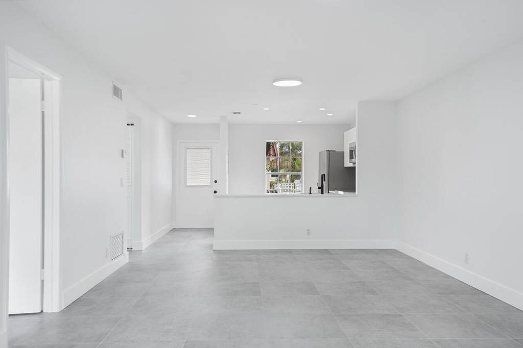 737 Nantucket Circle - Photo 3