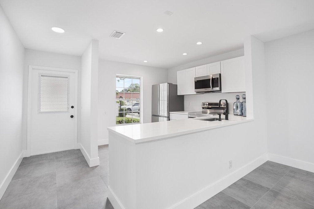 737 Nantucket Circle - Photo 7