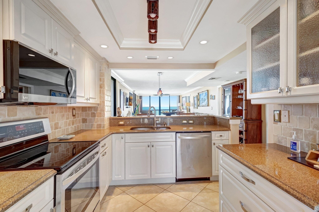 10680 S Ocean Drive - Photo 2