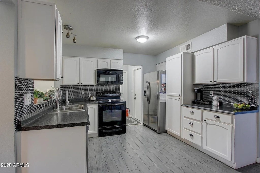 2755 E Michigan Avenue - Photo 2