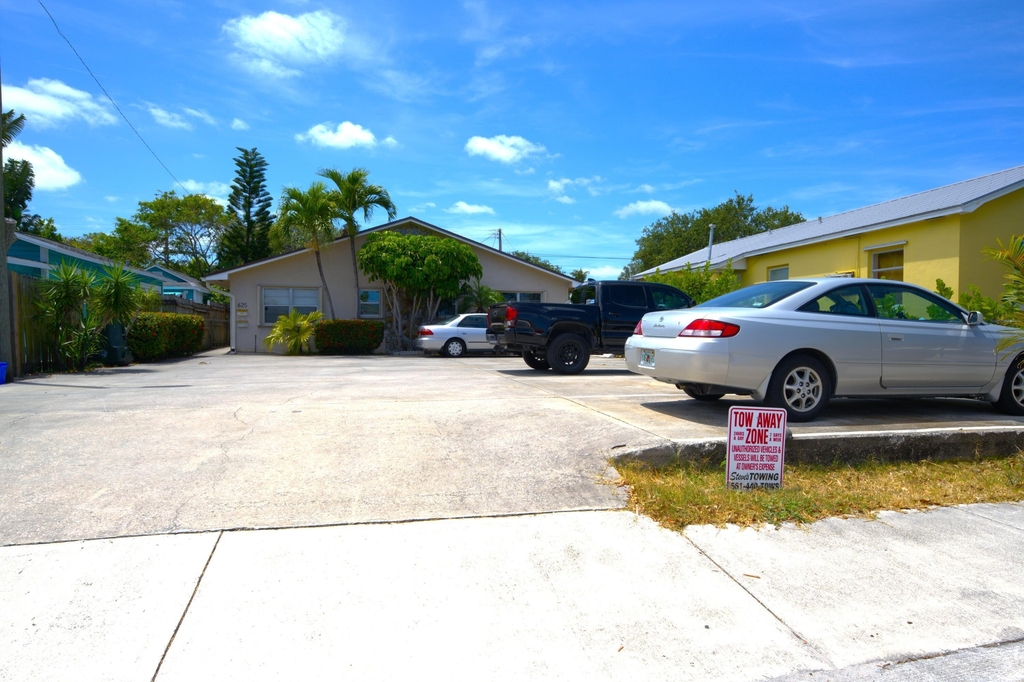 625 N M Street - Photo 1