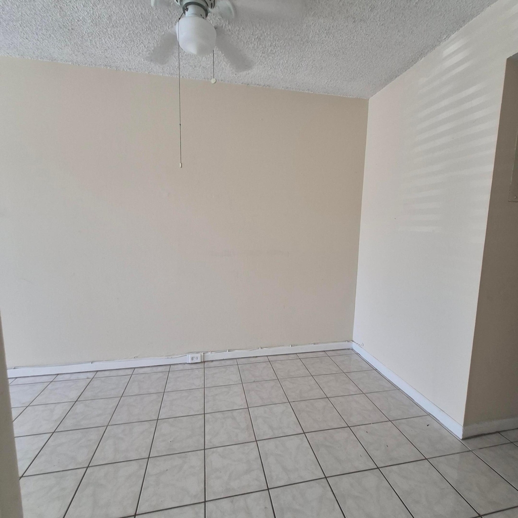 118 Kent H - Photo 3