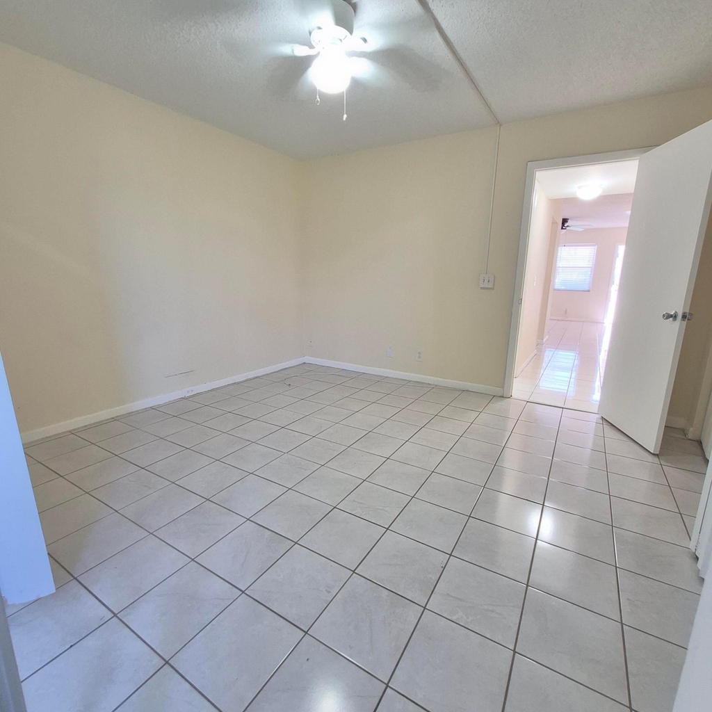 118 Kent H - Photo 7