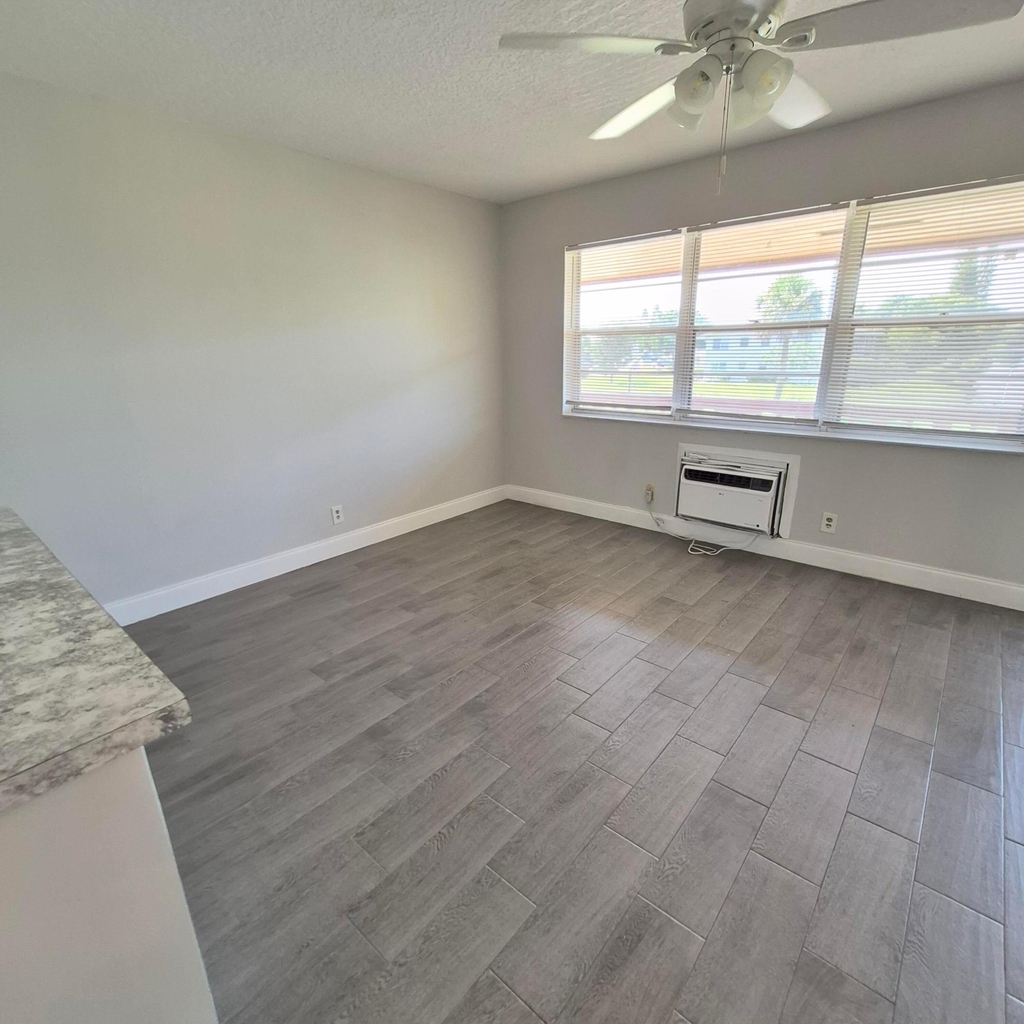 10 Hastings A - Photo 2