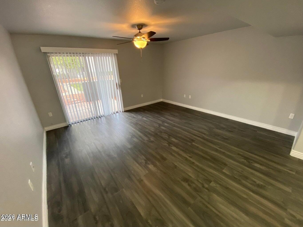 220 N 22nd Place - Photo 2