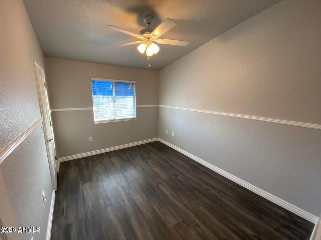 220 N 22nd Place - Photo 9