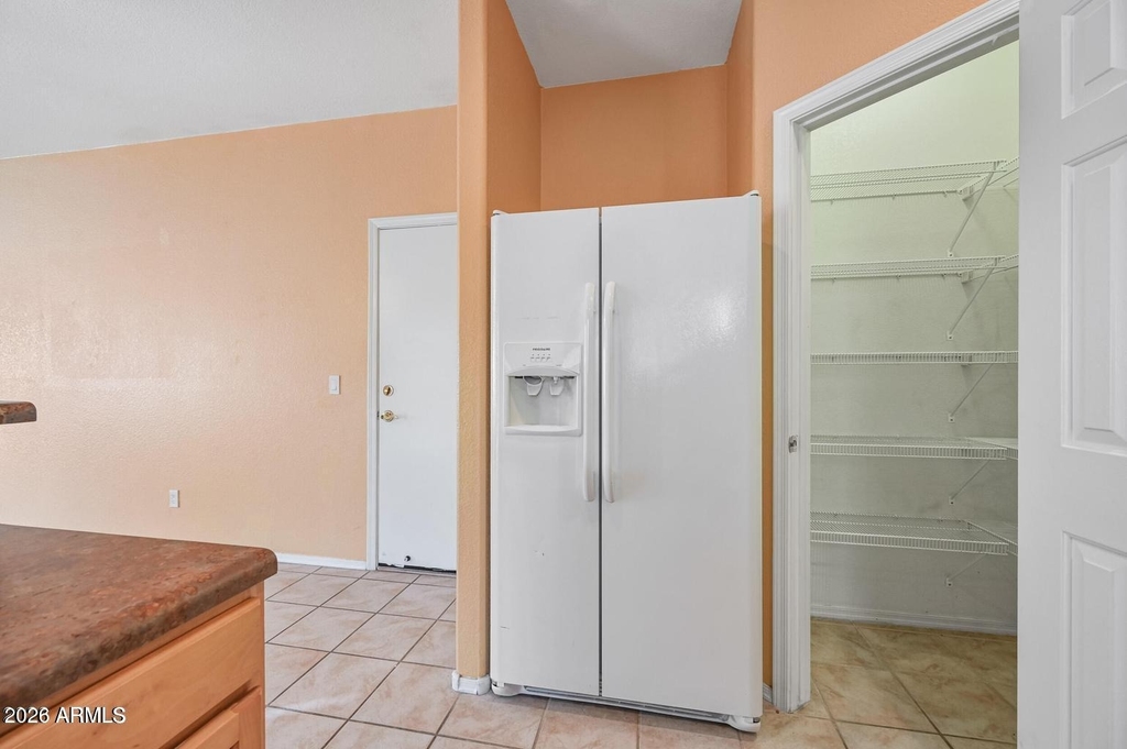 2621 E Waterview Court - Photo 10
