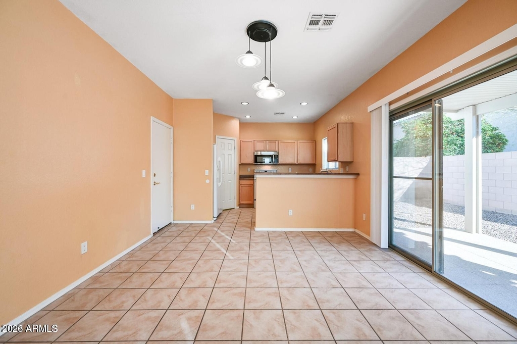 2621 E Waterview Court - Photo 4