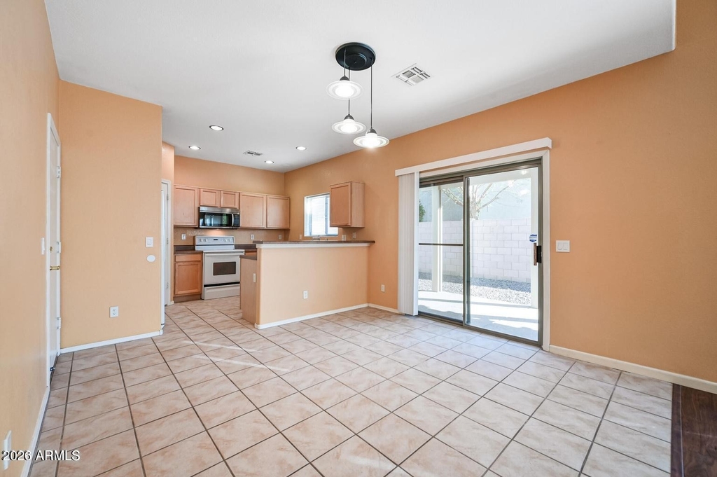 2621 E Waterview Court - Photo 5