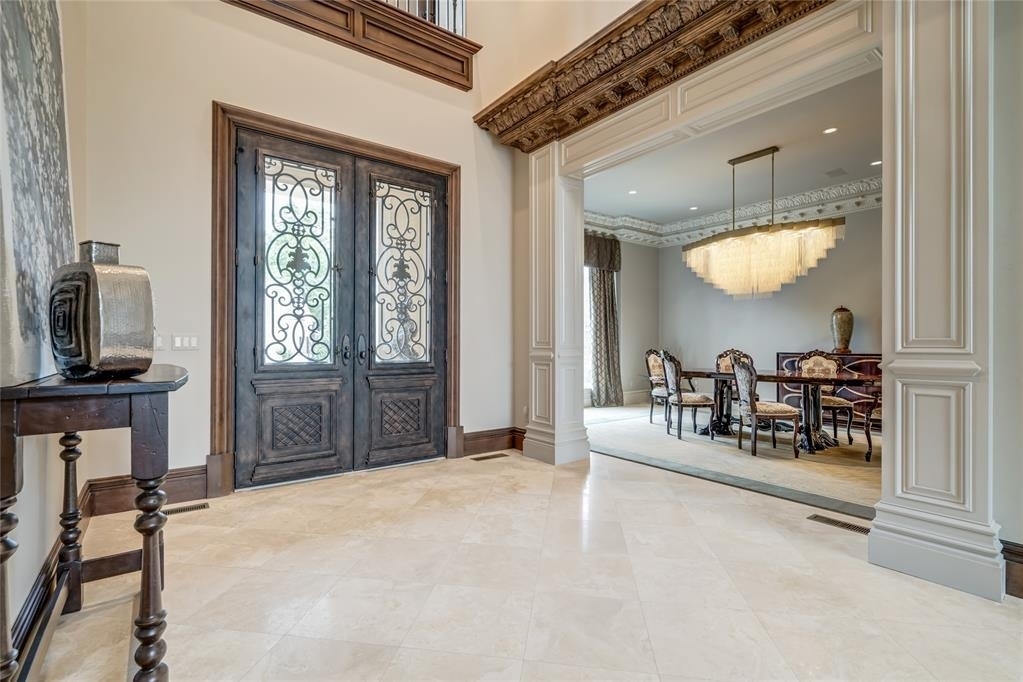 5701 Mistletoe Court - Photo 4