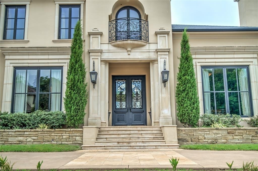5701 Mistletoe Court - Photo 3