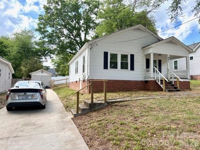 421 N East Avenue - Photo 0