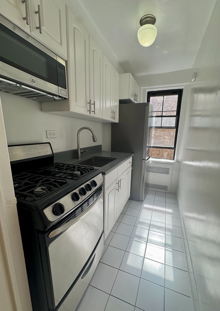 Christopher Street - Photo 2