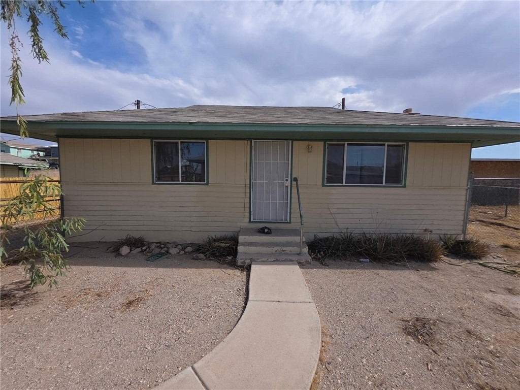 512 E Street - Photo 0