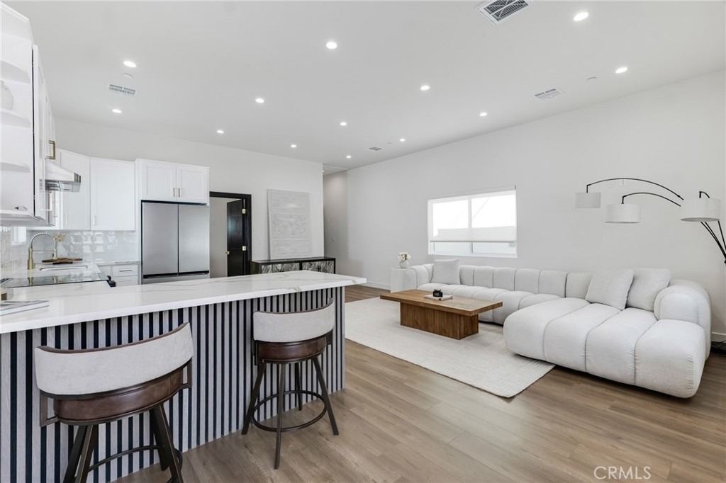 6208 Beeman Avenue - Photo 2