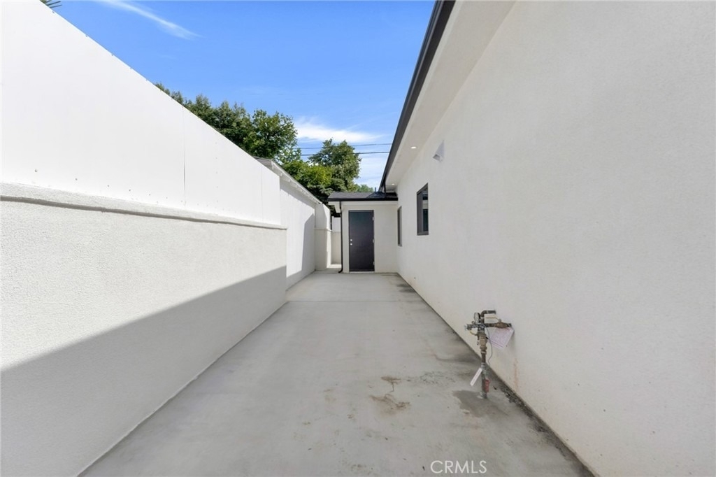 6208 Beeman Avenue - Photo 23