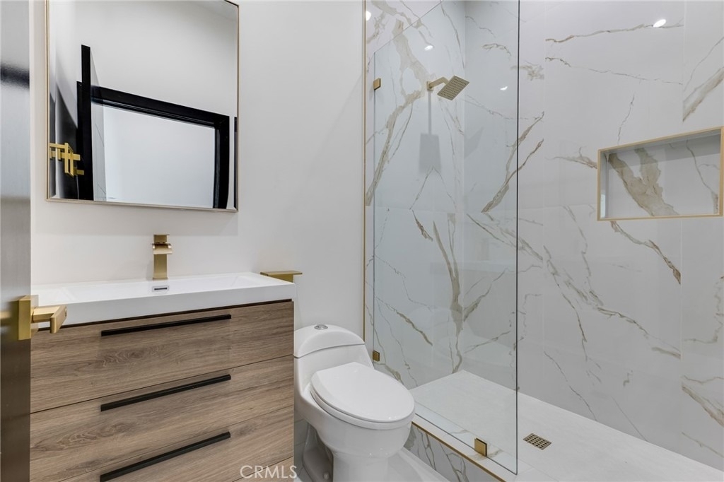 6208 Beeman Avenue - Photo 14