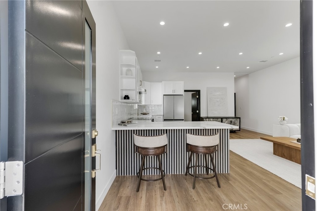 6208 Beeman Avenue - Photo 3