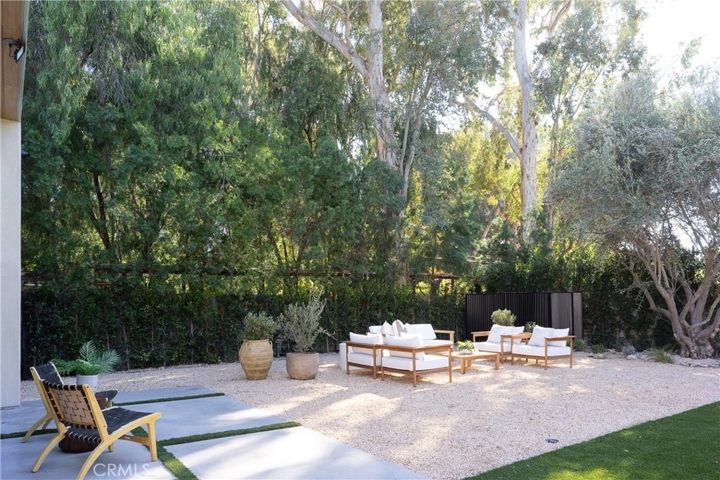 23340 Collins - Photo 8