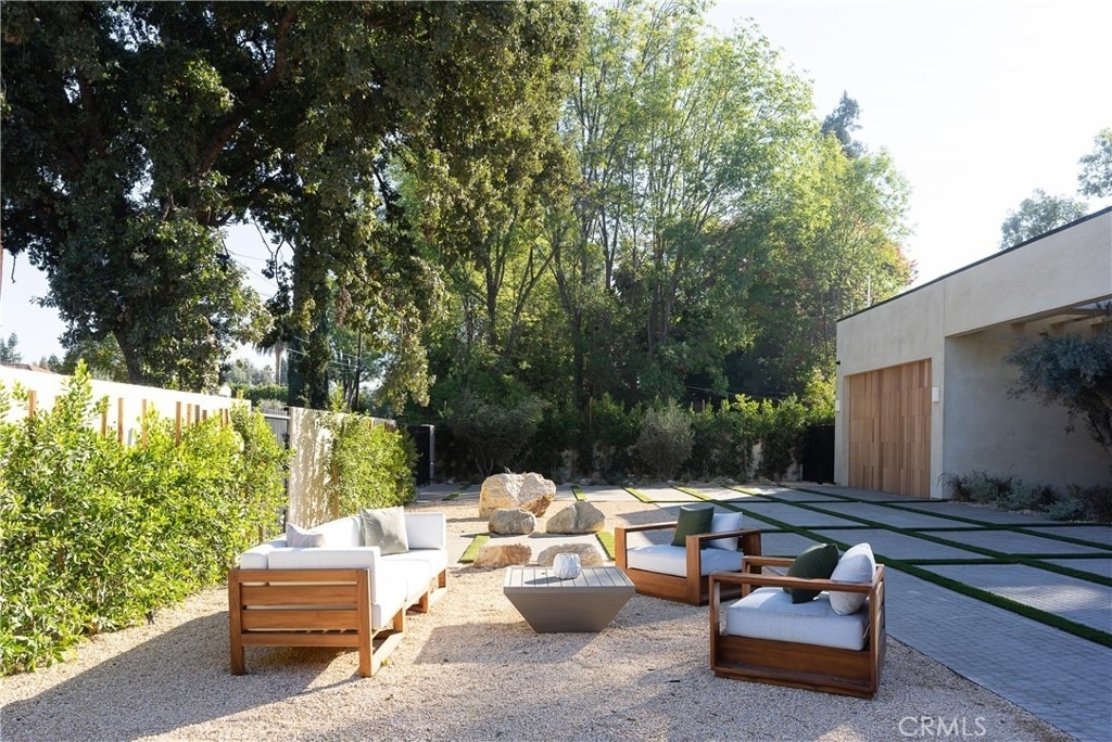 23340 Collins - Photo 4