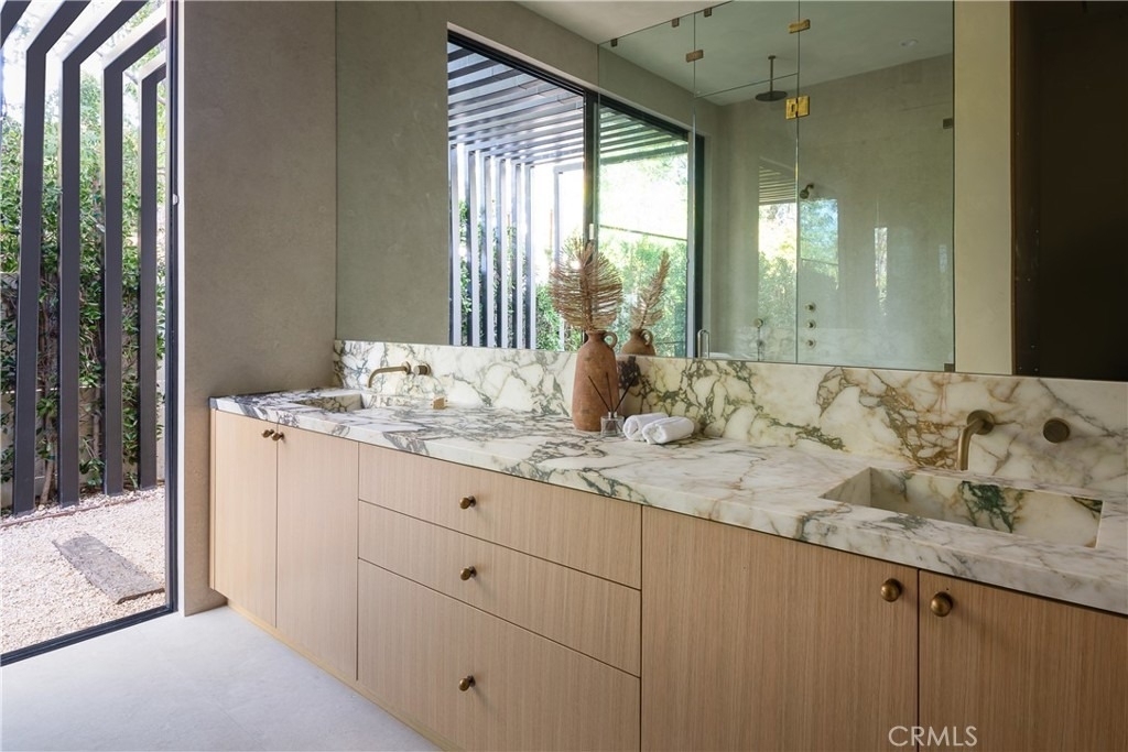 23340 Collins - Photo 27