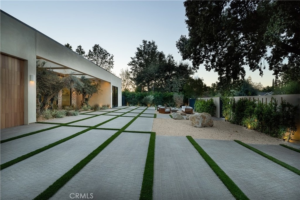 23340 Collins - Photo 1