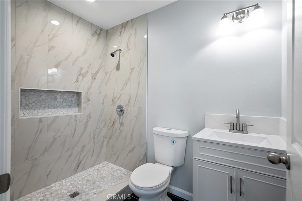 1514 1/2 E Young Street - Photo 8