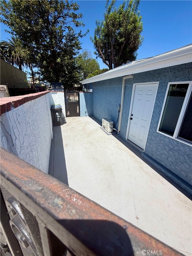 1514 1/2 E Young Street - Photo 8