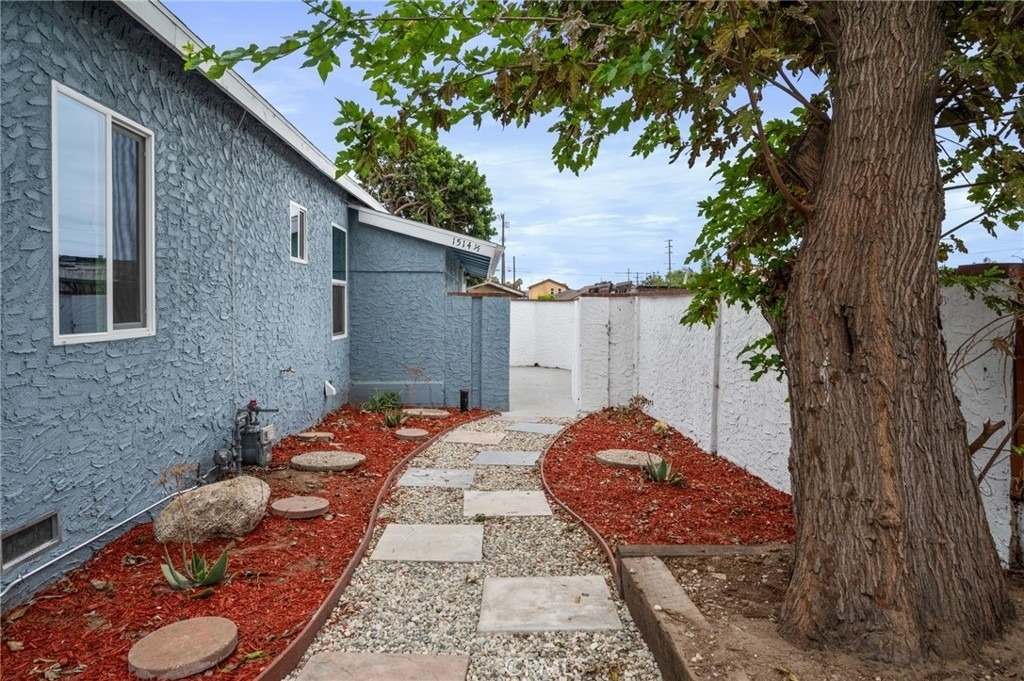 1514 1/2 E Young Street - Photo 2