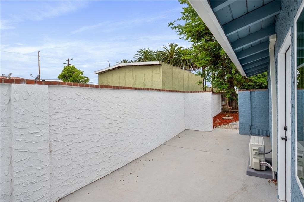1514 1/2 E Young Street - Photo 4