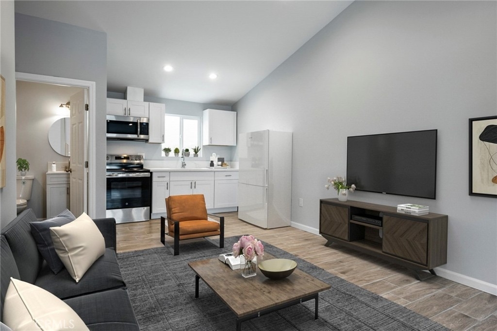 1514 1/2 E Young Street - Photo 0