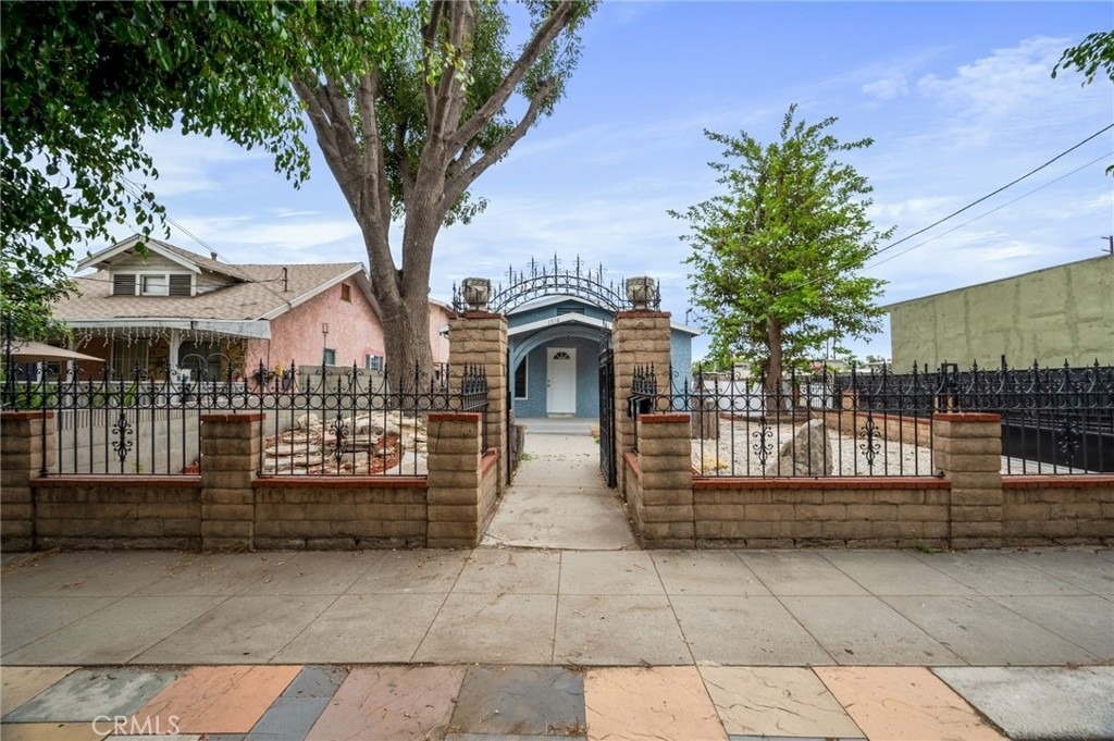 1514 1/2 E Young Street - Photo 9
