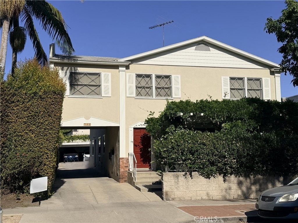 722 Westbourne - Photo 0