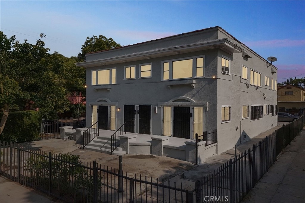 875 W 41st Drive - Photo 1