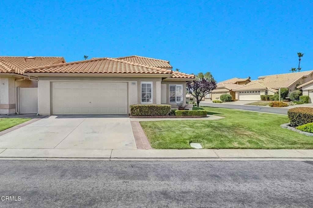 885 Oakland Hills Drive - Photo 0