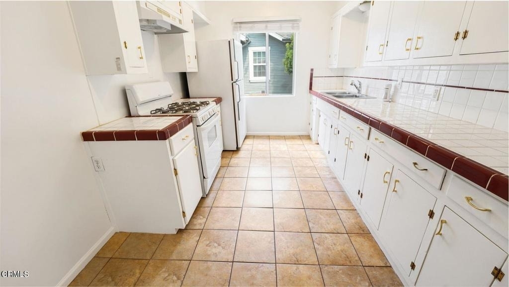 544 Salem Street - Photo 4