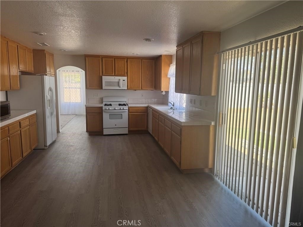 674 Myrtle Ave - Photo 2