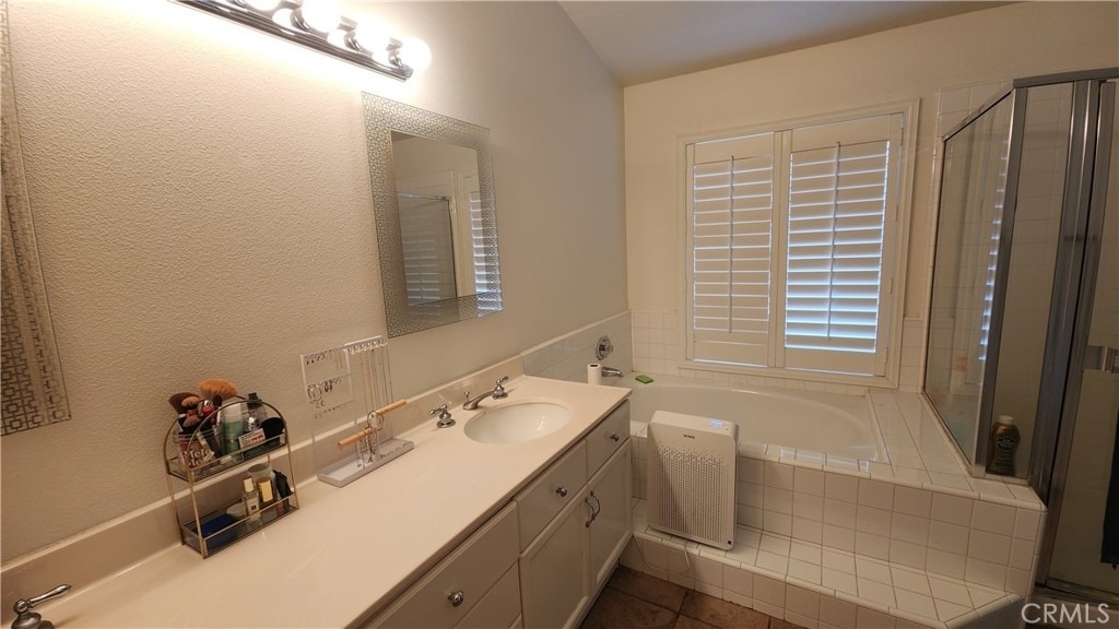 580 N Pageant - Photo 23