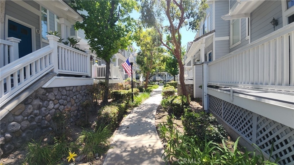 580 N Pageant - Photo 5