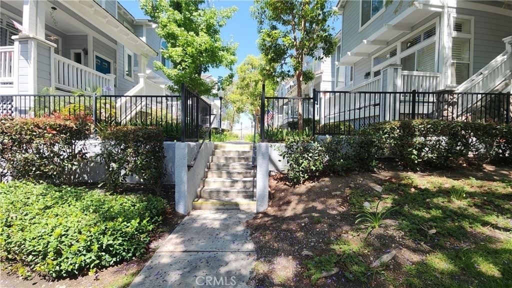 580 N Pageant - Photo 3