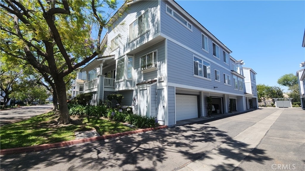 580 N Pageant - Photo 1