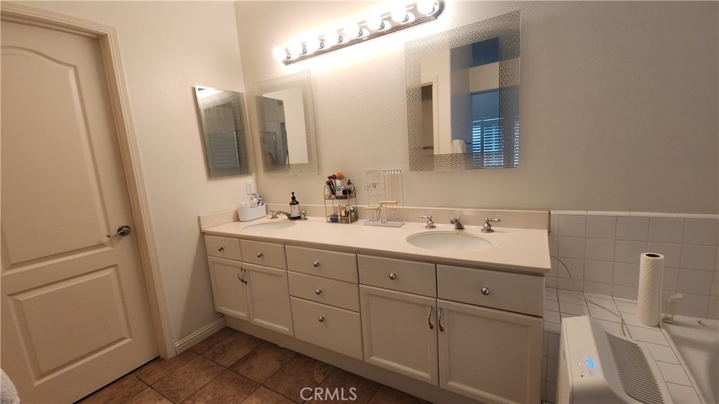 580 N Pageant - Photo 22
