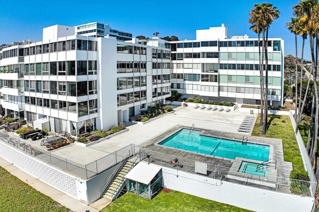 17352 W Sunset Boulevard - Photo 9