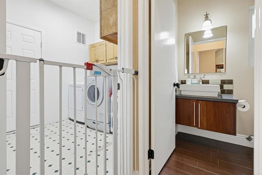 2756 Southampton - Photo 16