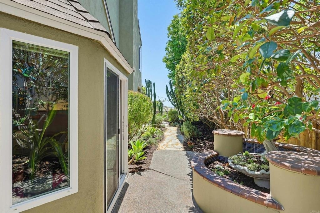 2756 Southampton - Photo 25