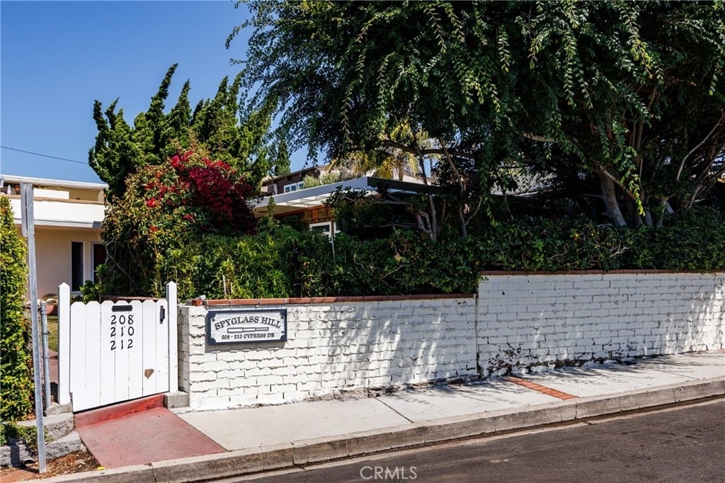 210 Cypress - Photo 10