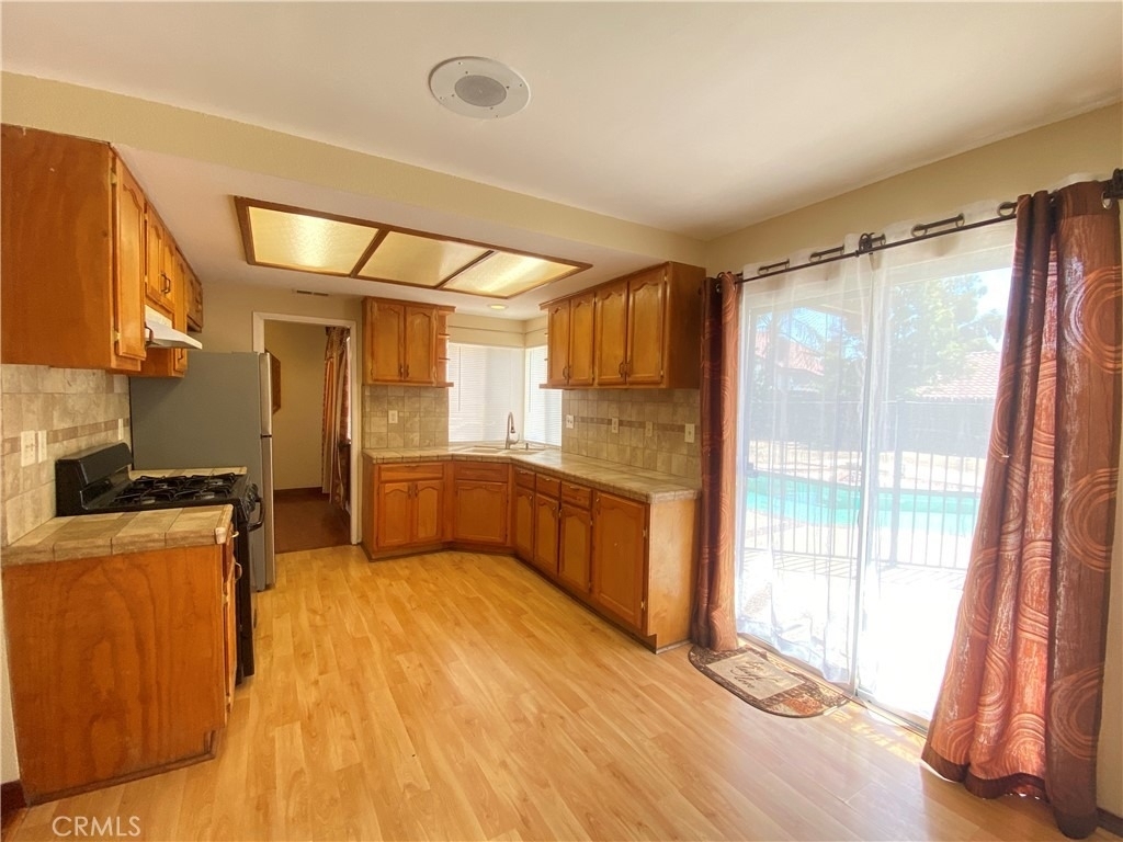 12044 Champlain Street - Photo 5