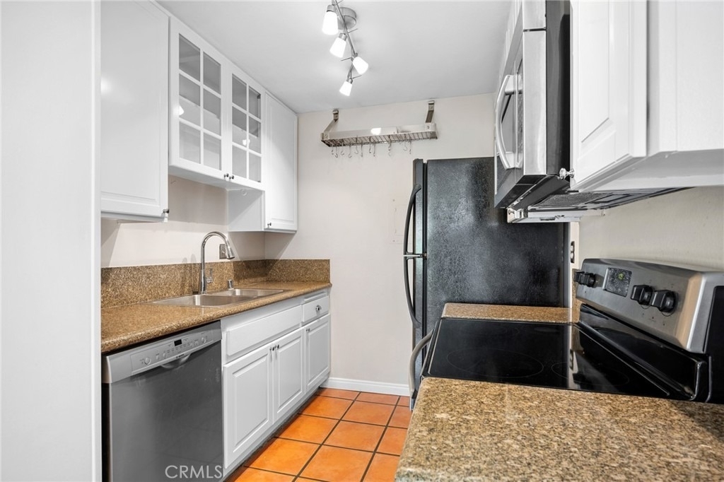 10757 Hortense Street - Photo 9