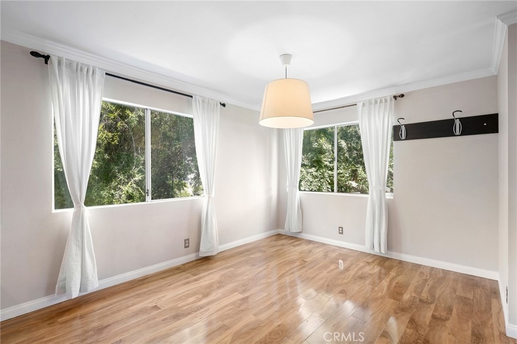 10757 Hortense Street - Photo 8